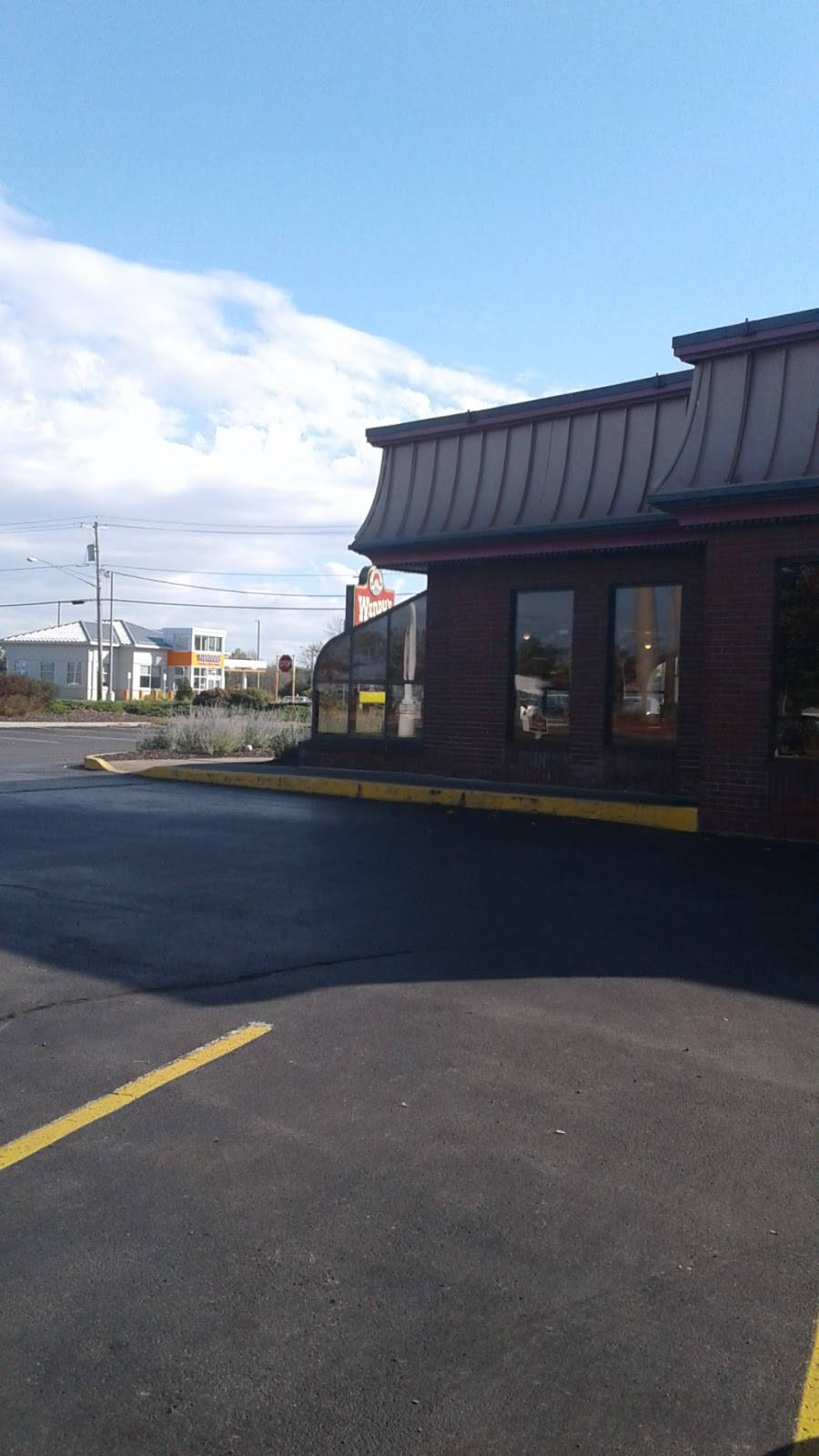 Wendys | restaurant | 5701 E Cir Dr W, Cicero, NY 13039, USA | 3154581722 OR +1 315-458-1722