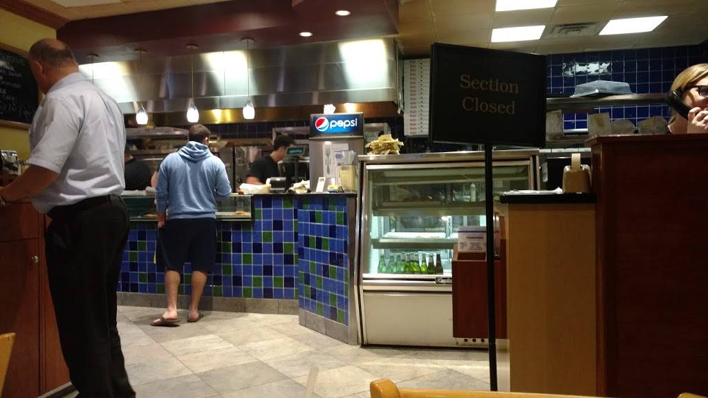 Ginos Pizzeria & Restaurant | restaurant | 740 Wellwood Ave, Lindenhurst, NY 11757, USA | 6312251555 OR +1 631-225-1555