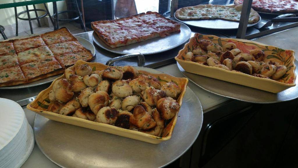 Vinnies Pizza | meal delivery | 109 Avenue N, Brooklyn, NY 11230, USA | 7186452401 OR +1 718-645-2401