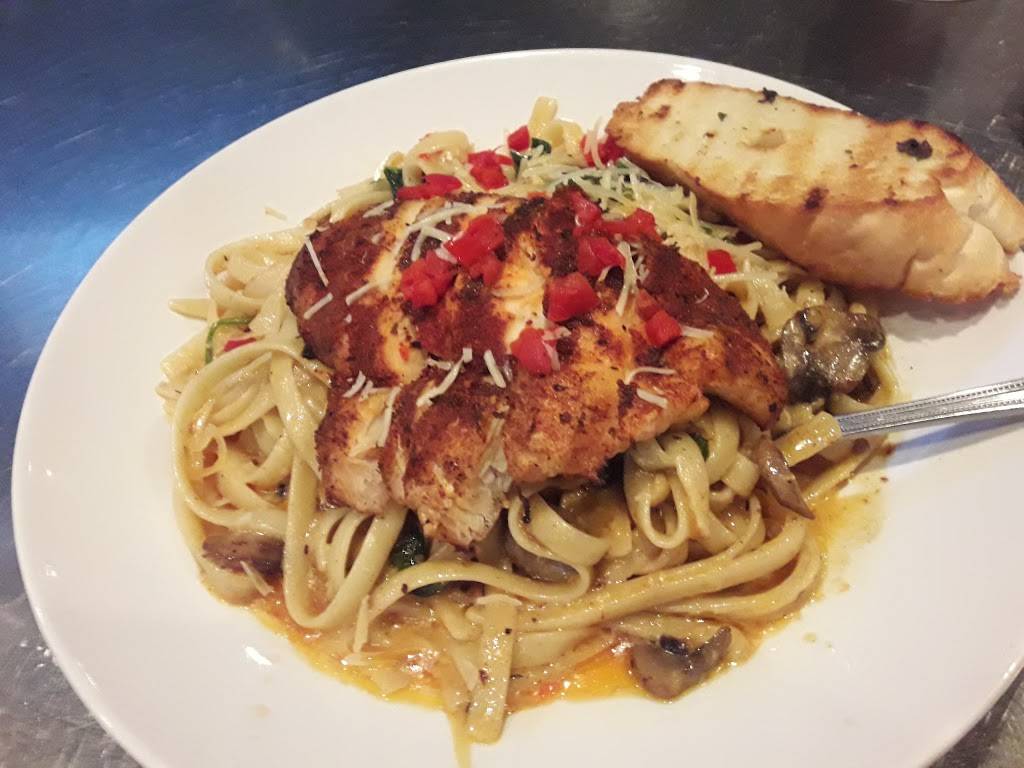 Champps | restaurant | 1201 S Joyce St, Arlington, VA 22202, USA | 7034143601 OR +1 703-414-3601