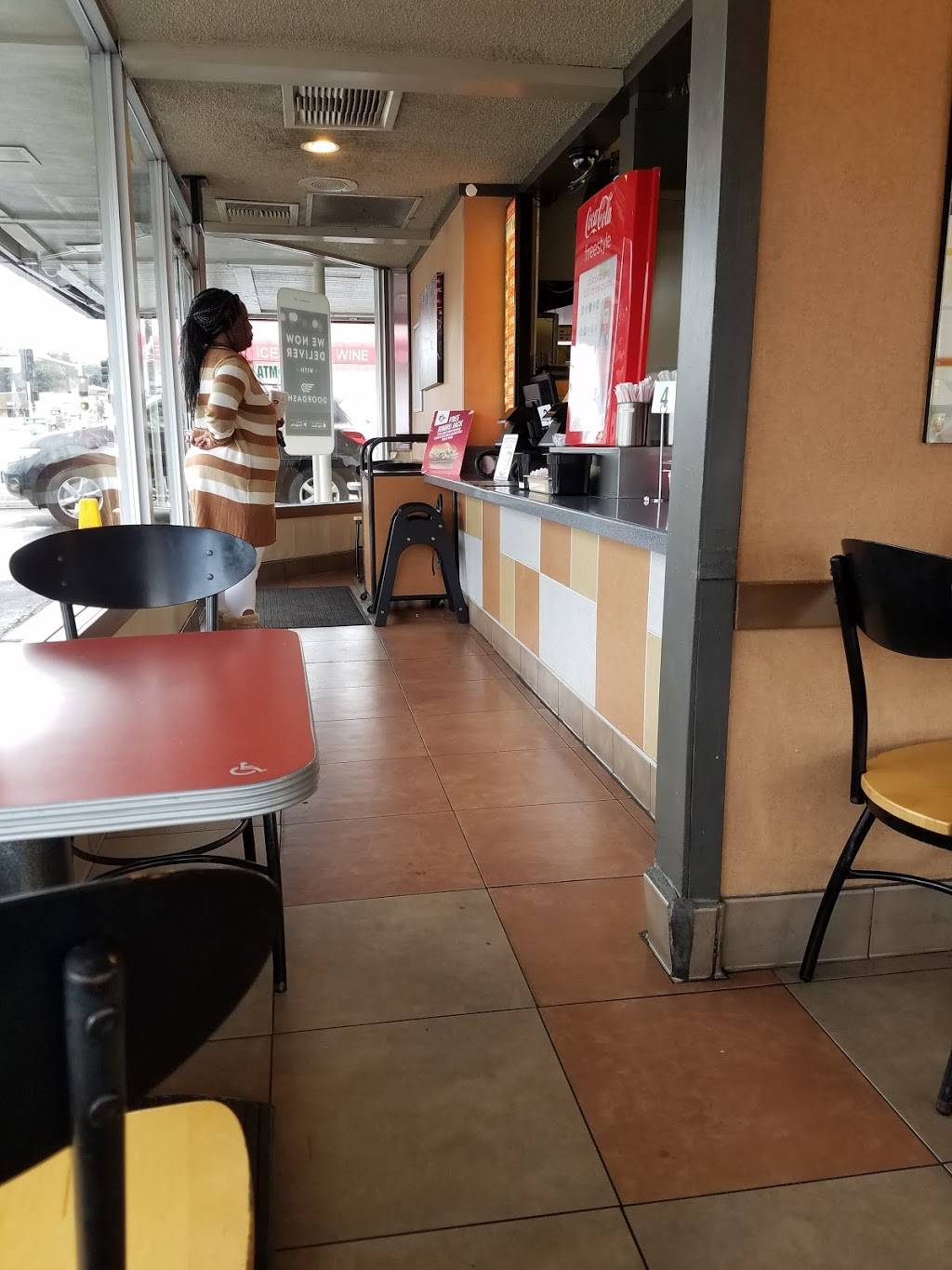 Jack in the Box | restaurant | 6987 University Ave, La Mesa, CA 91941, USA | 6194691639 OR +1 619-469-1639