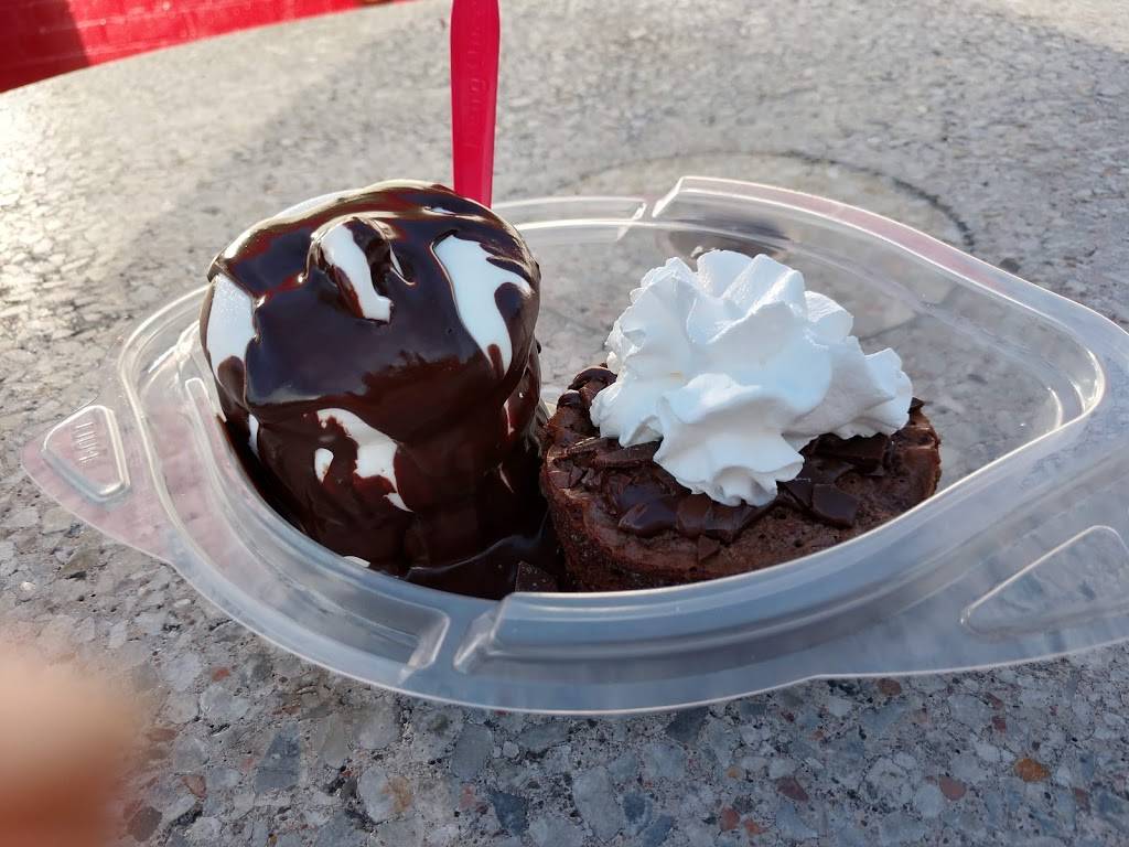 Dairy Queen | restaurant | 707 W Rollins Rd, Round Lake Beach, IL 60073, USA | 8475460550 OR +1 847-546-0550