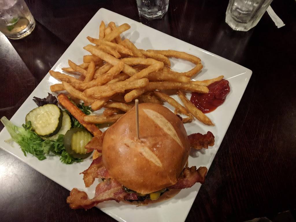 Woodbridge Social | restaurant | 12 Selden St, Woodbridge, CT 06525, USA | 2035539135 OR +1 203-553-9135