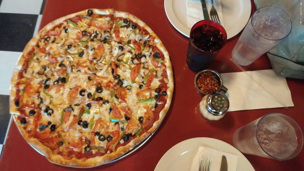 Caradaro Club Pizza | restaurant | 5010 W Vliet St, Milwaukee, WI 53208, USA | 4144767700 OR +1 414-476-7700
