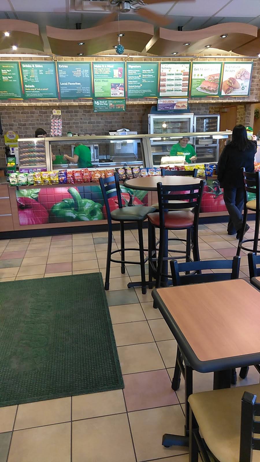 Subway | restaurant | 1725 E 10th St, Jeffersonville, IN 47130, USA | 8122831131 OR +1 812-283-1131
