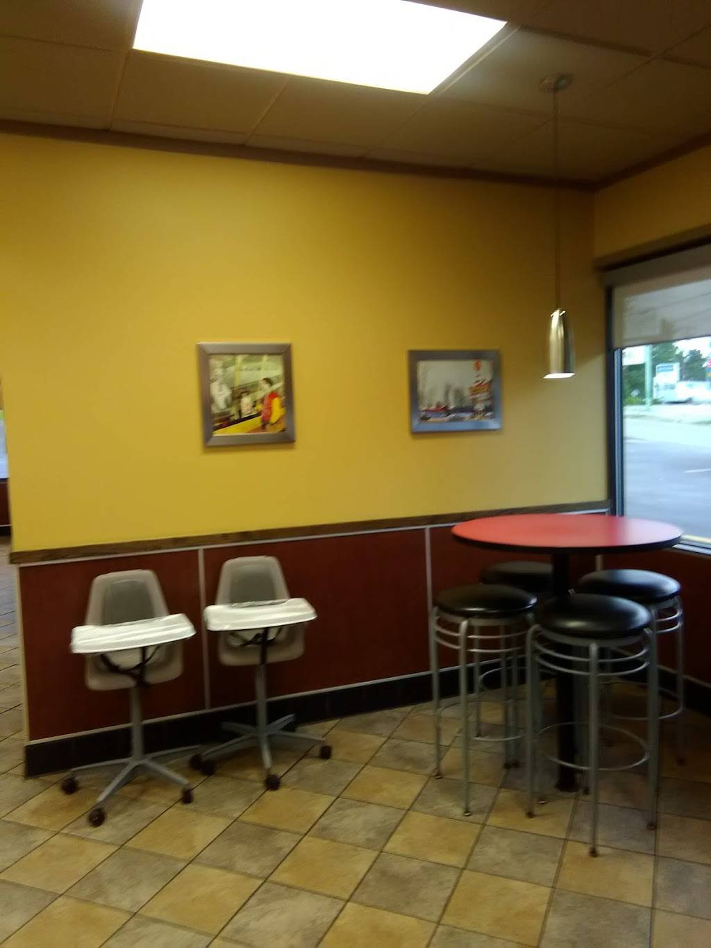 Hardees | restaurant | 5420 N Main St, Cowpens, SC 29330, USA | 8644633917 OR +1 864-463-3917