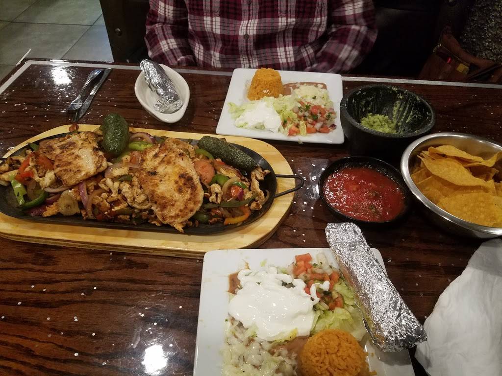 Casa Azteca | restaurant | 1801 N Wayne St #104, Angola, IN 46703, USA | 2602434115 OR +1 260-243-4115