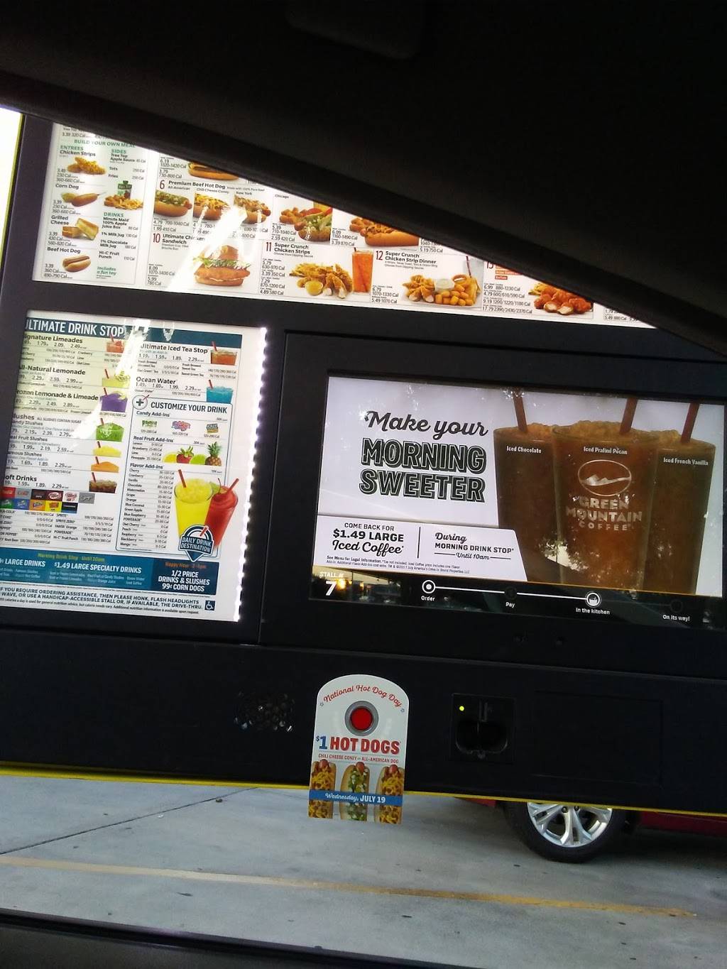 Sonic Drive-In | restaurant | 1828 E 47th St S, Wichita, KS 67216, USA | 3165294526 OR +1 316-529-4526