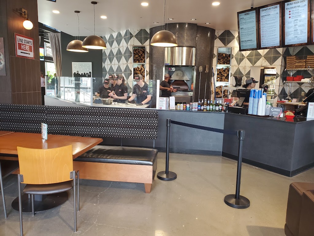 Smokin Oak Wood-Fired Pizza | restaurant | 220 S 31st Ave #3103, Omaha, NE 68131, USA | 5314661264 OR +1 531-466-1264