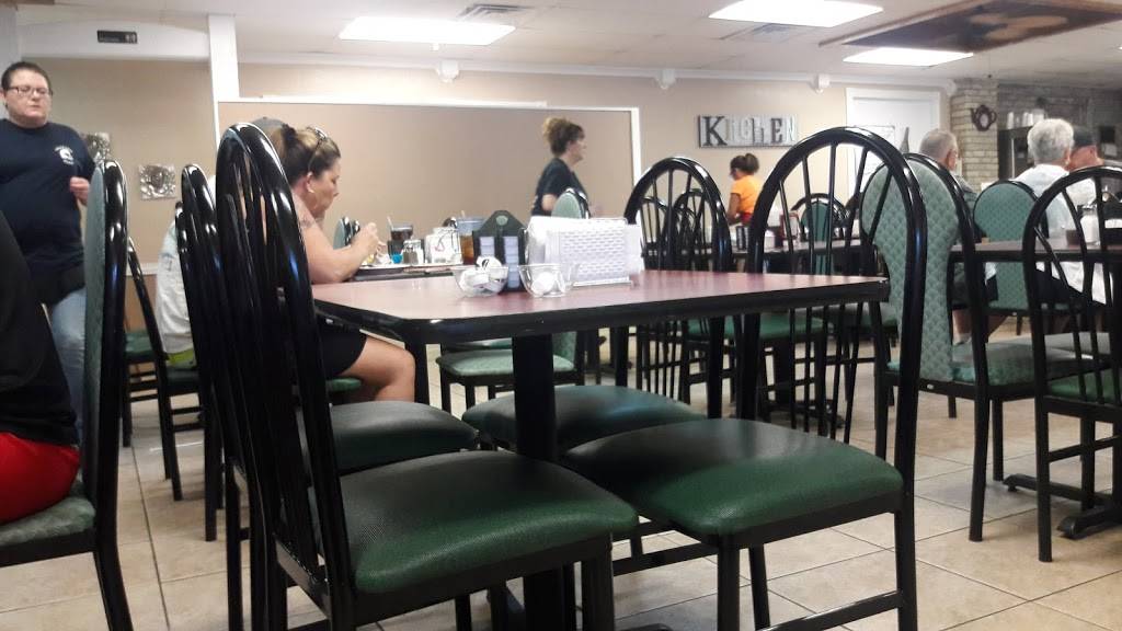 Eagle Lake Family Diner | restaurant | 185 5th St, Eagle Lake, FL 33839, USA | 8632944222 OR +1 863-294-4222