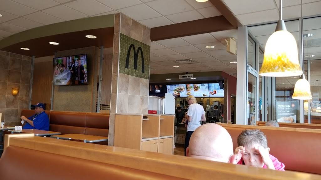 McDonalds | cafe | 1820 30th Ave, Kenosha, WI 53144, USA | 2625510890 OR +1 262-551-0890