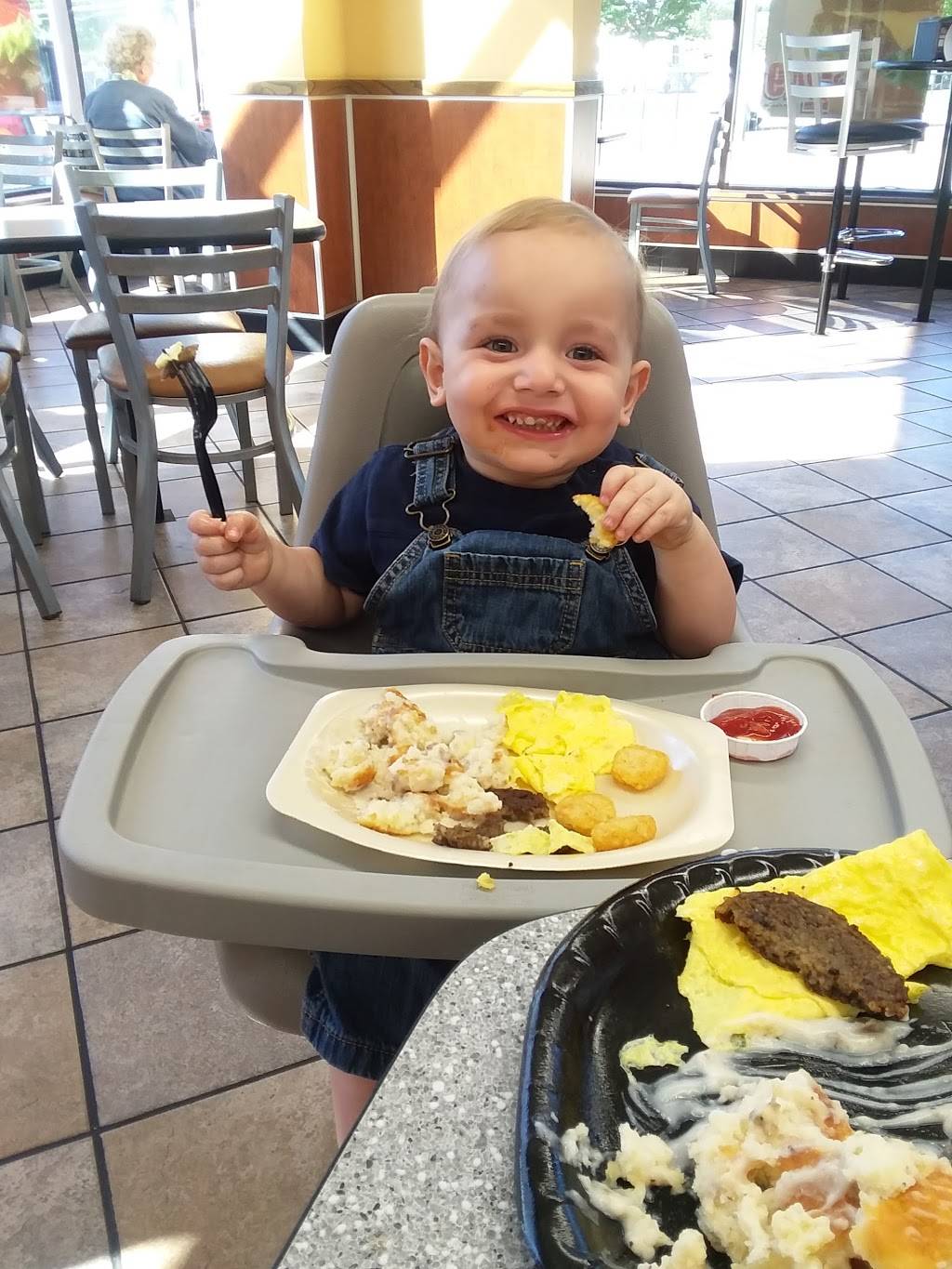 Hardees | restaurant | 726 E Innes St, Salisbury, NC 28144, USA | 7046330721 OR +1 704-633-0721