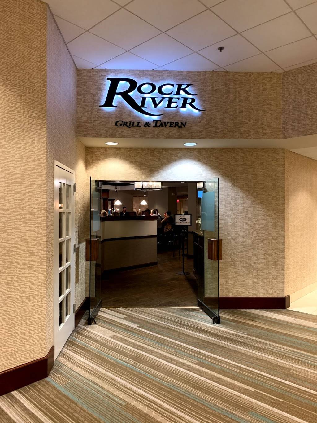 Rock River Grill & Tavern | restaurant | 700 Grand Ave, Des Moines, IA 50309, USA | 5155586730 OR +1 515-558-6730