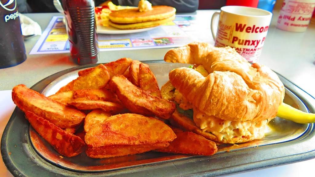 Punxy Phils Family Restaurant | restaurant | 116 Indiana St, Punxsutawney, PA 15767, USA | 8149381221 OR +1 814-938-1221