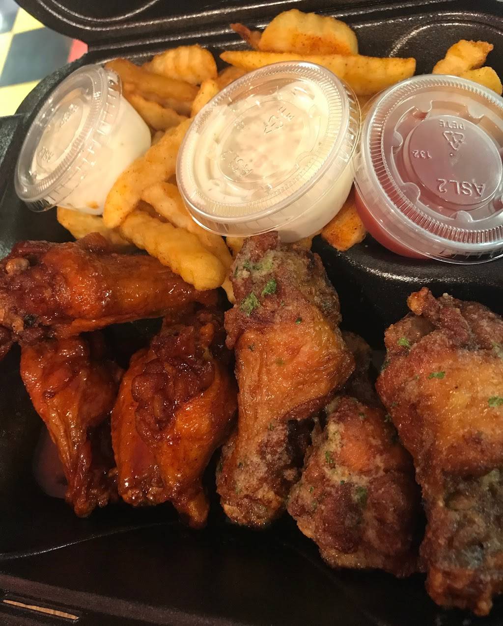 Rockys Wing Shack | restaurant | 1601 9th Ave N, Nashville, TN 37208, USA | 6154982808 OR +1 615-498-2808