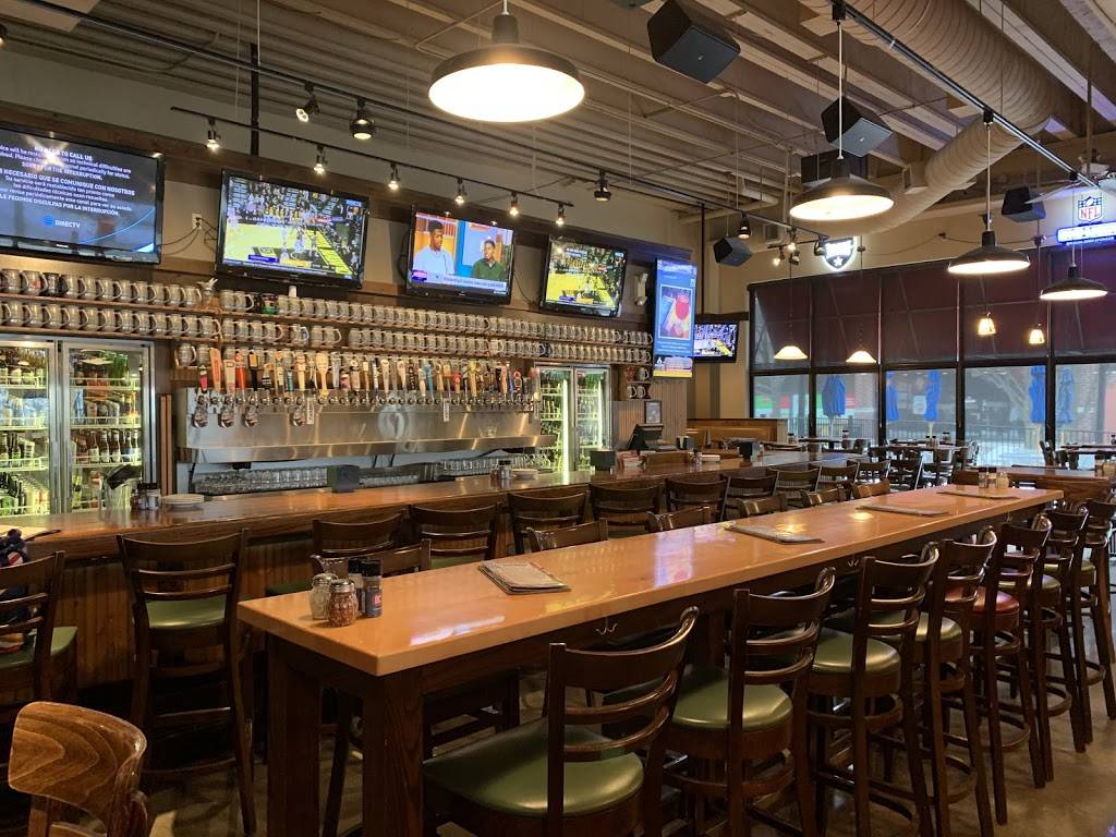 Old Chicago | restaurant | 2918 Pine Lake Rd, Lincoln, NE 68516, USA | 4024213388 OR +1 402-421-3388