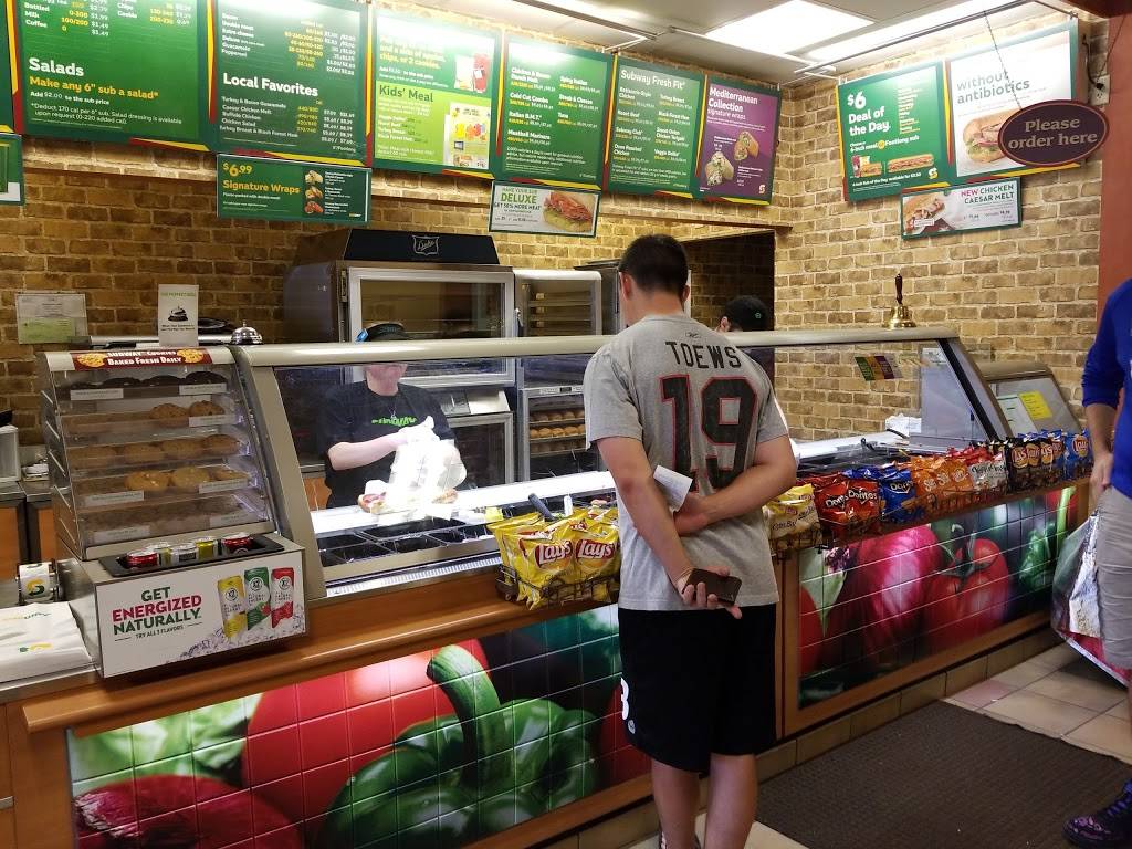 Subway | restaurant | 345 NH-104, New Hampton, NH 03256, USA | 6037445300 OR +1 603-744-5300