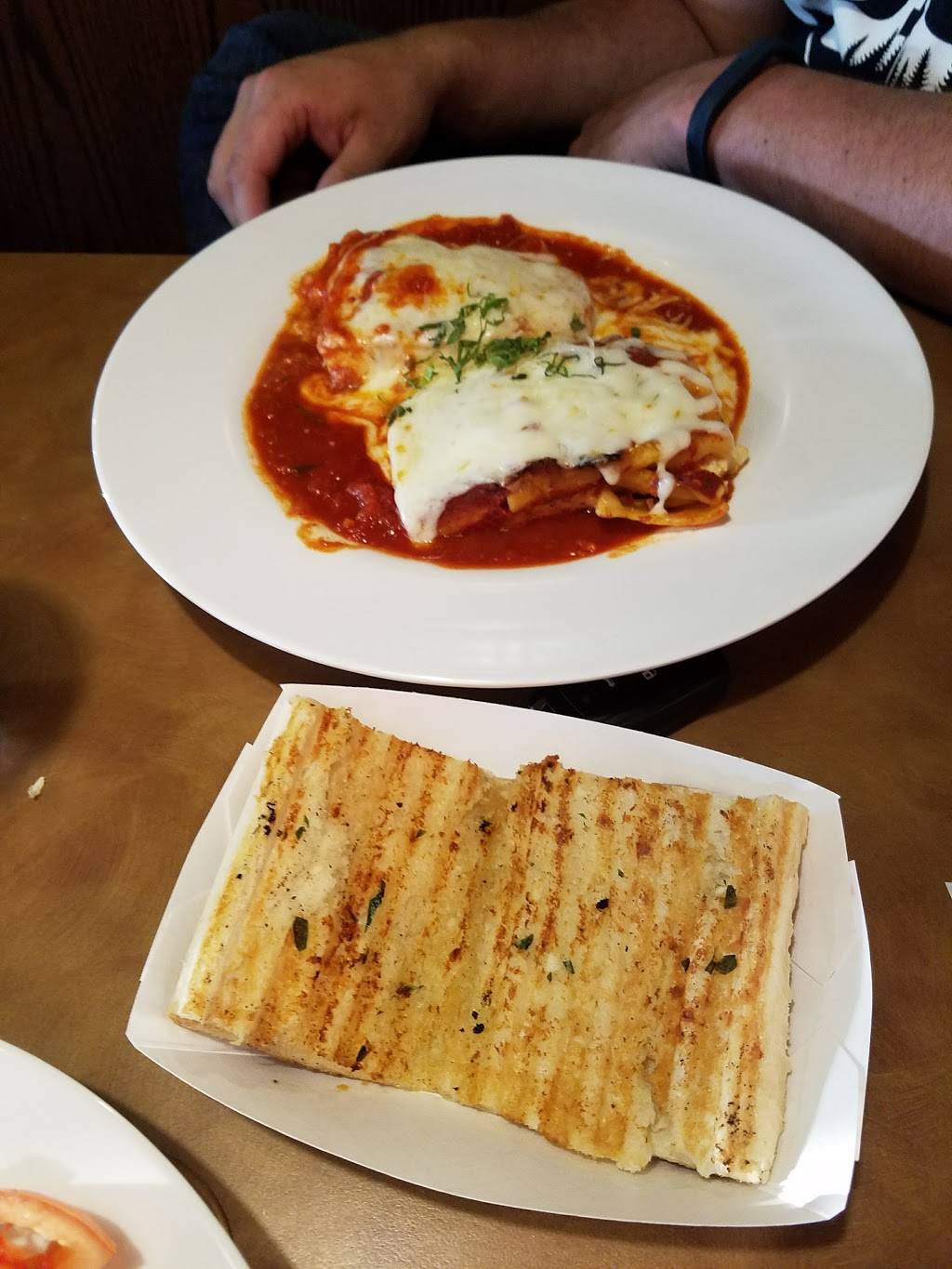 Joes Place | restaurant | 19716 E Grant Hwy, Marengo, IL 60152, USA | 8155682500 OR +1 815-568-2500