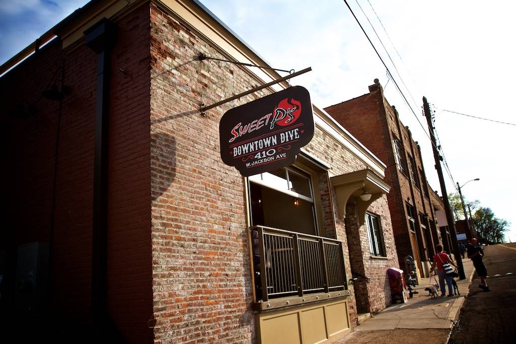 Sweet Ps Barbecue and Downtown Dive | restaurant | 410 W Jackson Ave, Knoxville, TN 37902, USA | 8652811738 OR +1 865-281-1738