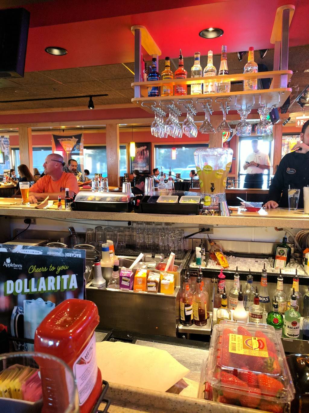 Applebees Grill + Bar | restaurant | 1272 E Yosemite Ave, Manteca, CA 95336, USA | 2098244499 OR +1 209-824-4499