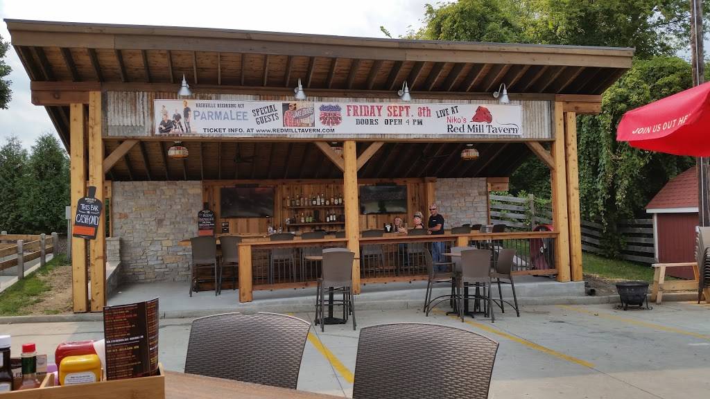 Nikos Red Mill Tavern | restaurant | 1040 Lake Ave, Woodstock, IL 60098, USA | 8153386455 OR +1 815-338-6455
