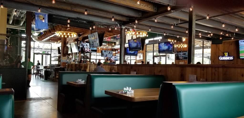 Mos Irish Pub College Station | restaurant | 1025 University Dr suite 101, College Station, TX 77840, USA | 9797043275 OR +1 979-704-3275