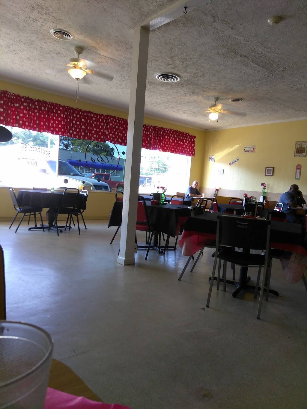 Gracie Bs | restaurant | 218 W Hill St, Thomson, GA 30824, USA | 7069628308 OR +1 706-962-8308