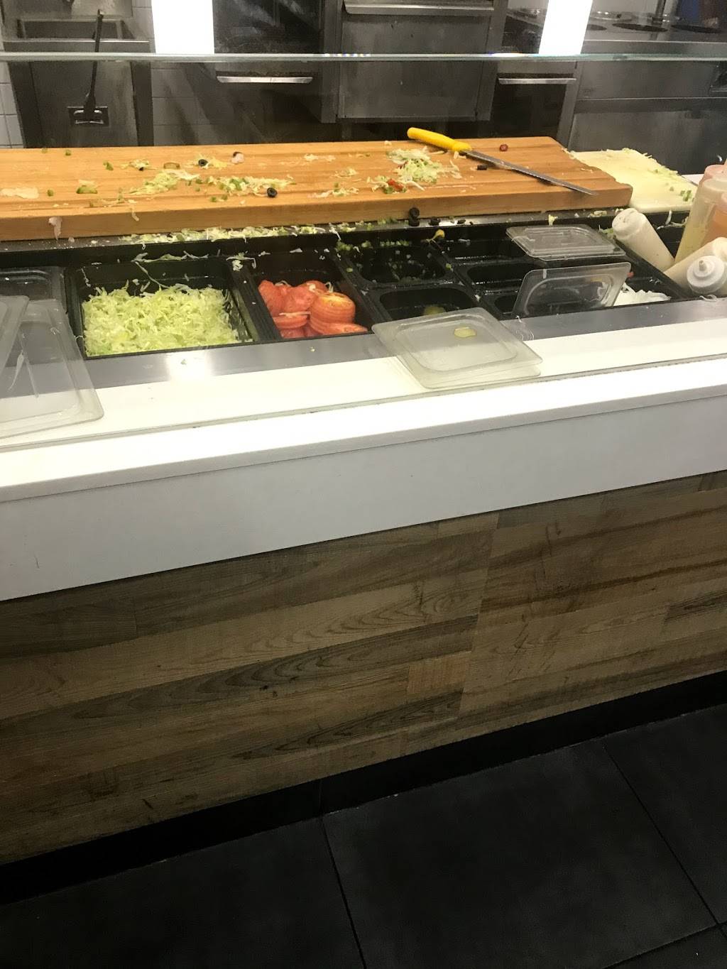 Dagwoods La Sandwicherie | restaurant | 3343 Boulevard des Sources, Dollard-des-Ormeaux, QC H9B 1Z8, Canada | 5146852046 OR +1 514-685-2046