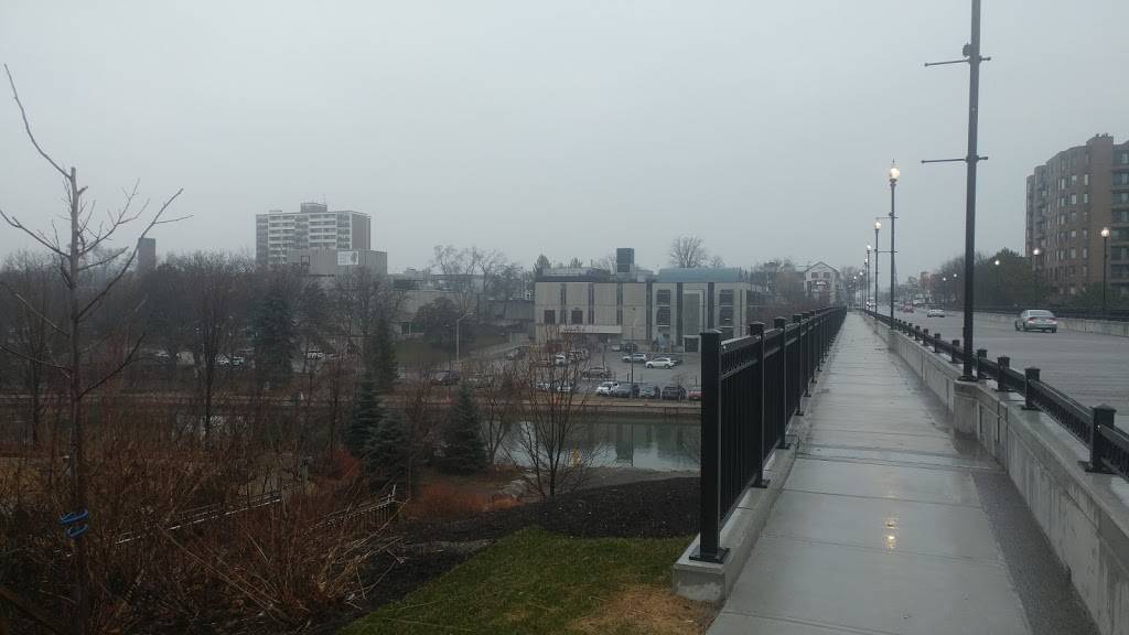 Subway | restaurant | TCBY/Subway, 4 Lakeshore Rd W, Oakville, ON L6K 1C5, Canada | 9058498229 OR +1 905-849-8229