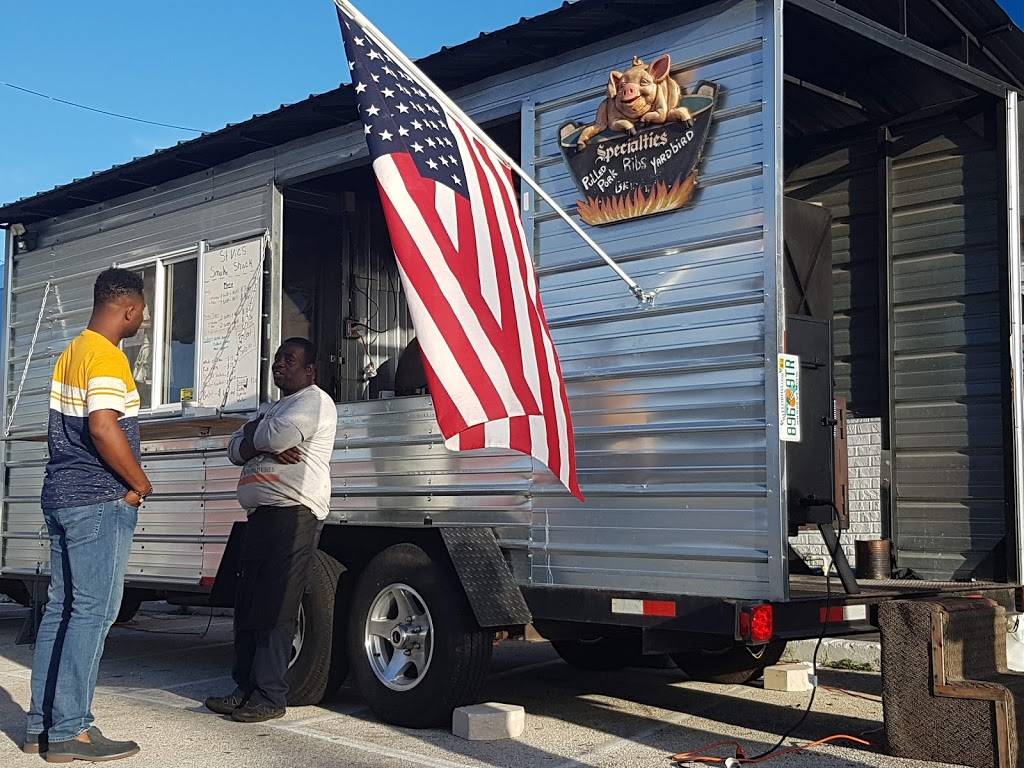 St. Vics Smoke Shack | restaurant | 1940 Conway Gardens Rd, Orlando, FL 32806, USA | 4075907638 OR +1 407-590-7638