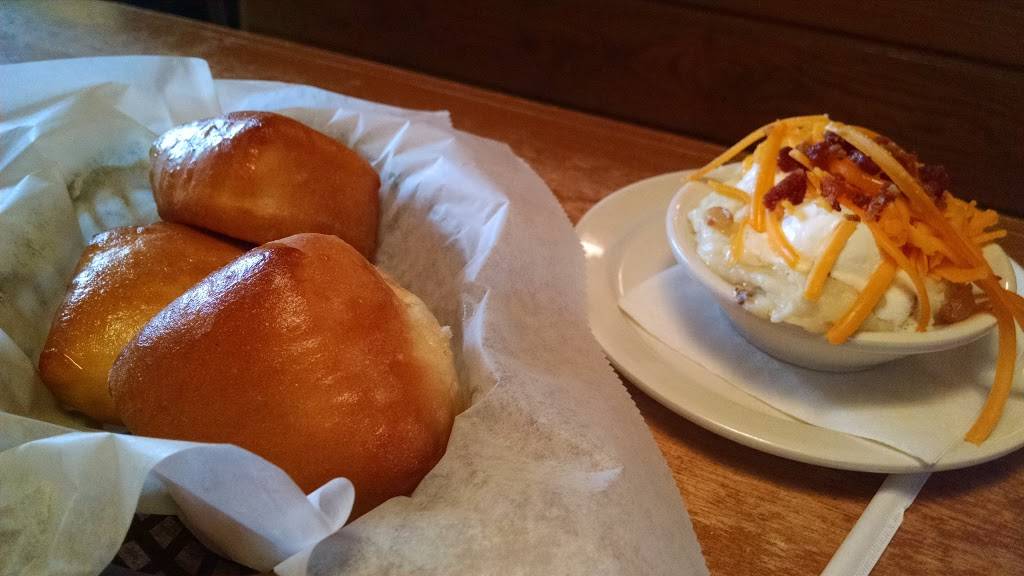 Texas Roadhouse | restaurant | 26 Whitten Rd, Augusta, ME 04330, USA | 2076218383 OR +1 207-621-8383