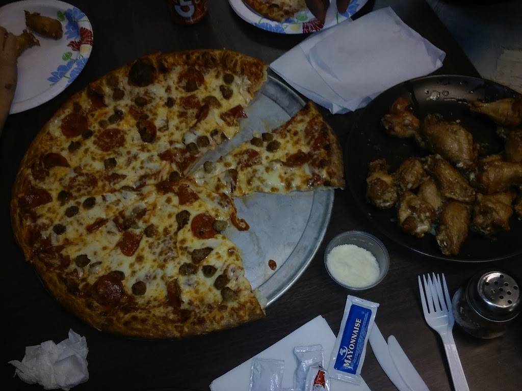 Niccos Pizzaria | restaurant | 1610 5th Ave, Coraopolis, PA 15108, USA | 4122642340 OR +1 412-264-2340