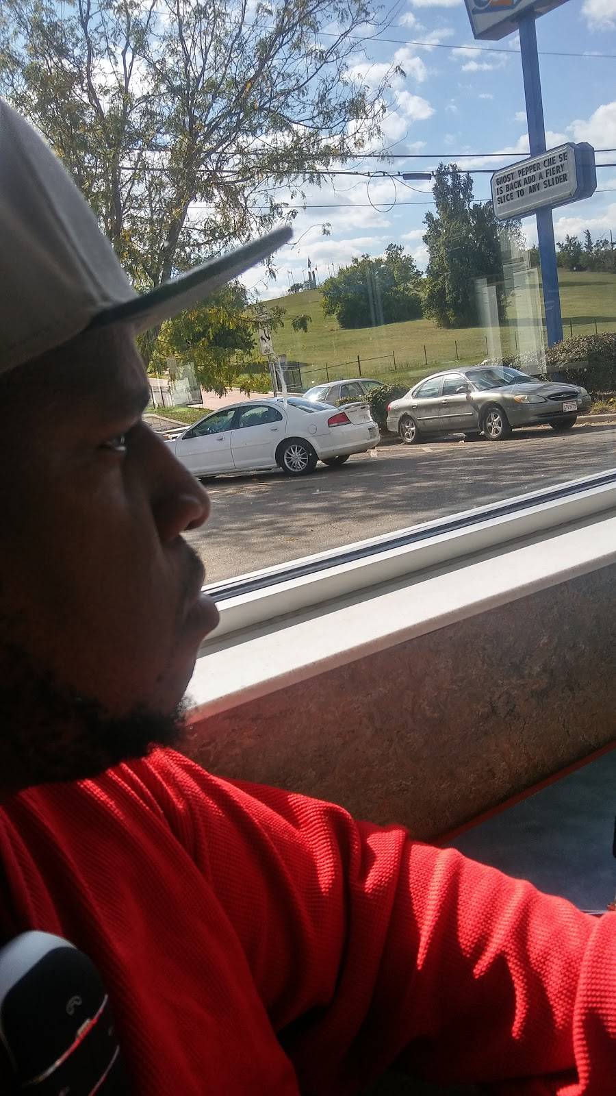 White Castle | restaurant | 64 W Mitchell Ave, Cincinnati, OH 45217, USA | 5136414000 OR +1 513-641-4000