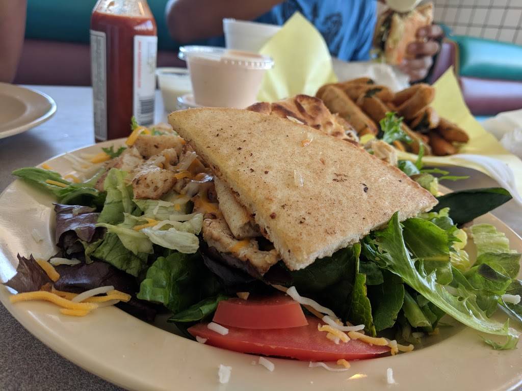 Louis Place Burgers | restaurant | 5990 Atlantic Ave, Long Beach, CA 90805, USA | 5624233511 OR +1 562-423-3511