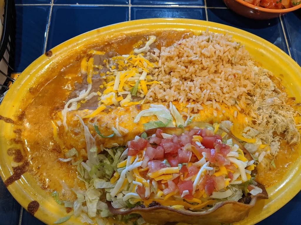 Fernandos | restaurant | 380 N 114th St, Omaha, NE 68154, USA | 4023305707 OR +1 402-330-5707