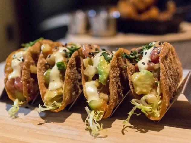 Izzy Hops Swig & Nosh | restaurant | 2311 N Murray Ave, Milwaukee, WI 53211, USA | 4142494489 OR +1 414-249-4489