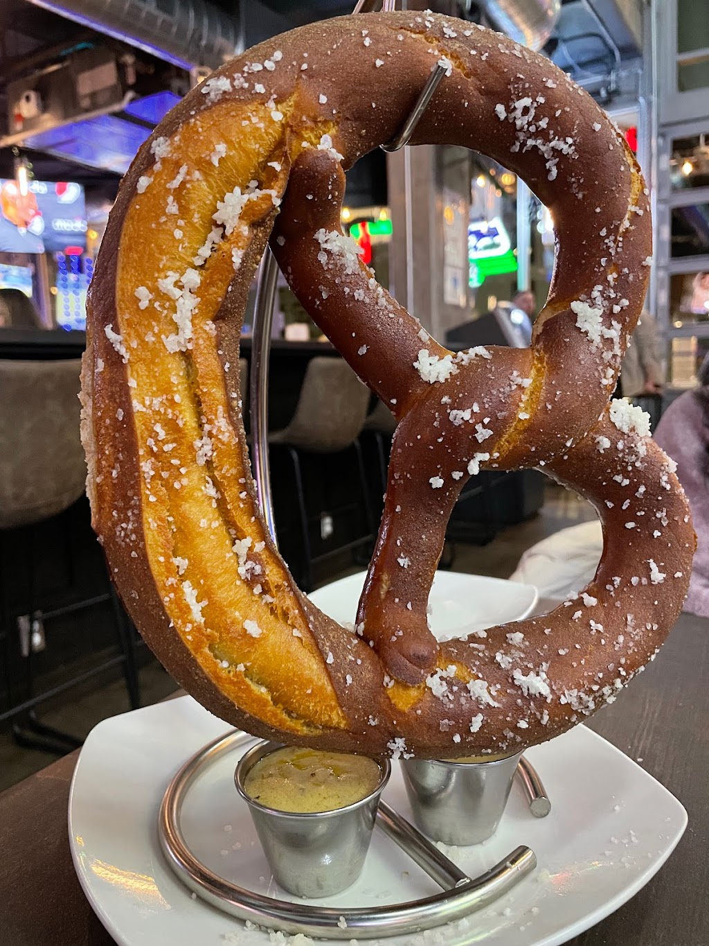 Cairde Public House & Bar | restaurant | 701 5th Ave N #100, Seattle, WA 98109, USA | 2062574217 OR +1 206-257-4217