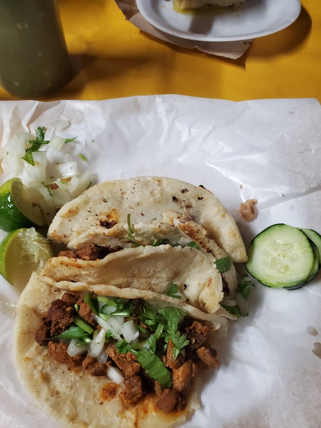 Yolys Taquizas | restaurant | 2300 W Indian School Rd, Phoenix, AZ 85015, USA | 6025782130 OR +1 602-578-2130