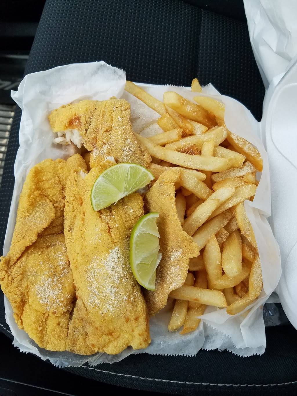 Snappers Fish & Chicken | restaurant | 6700 NW 7th Ave, Miami, FL 33150, USA | 3056937722 OR +1 305-693-7722