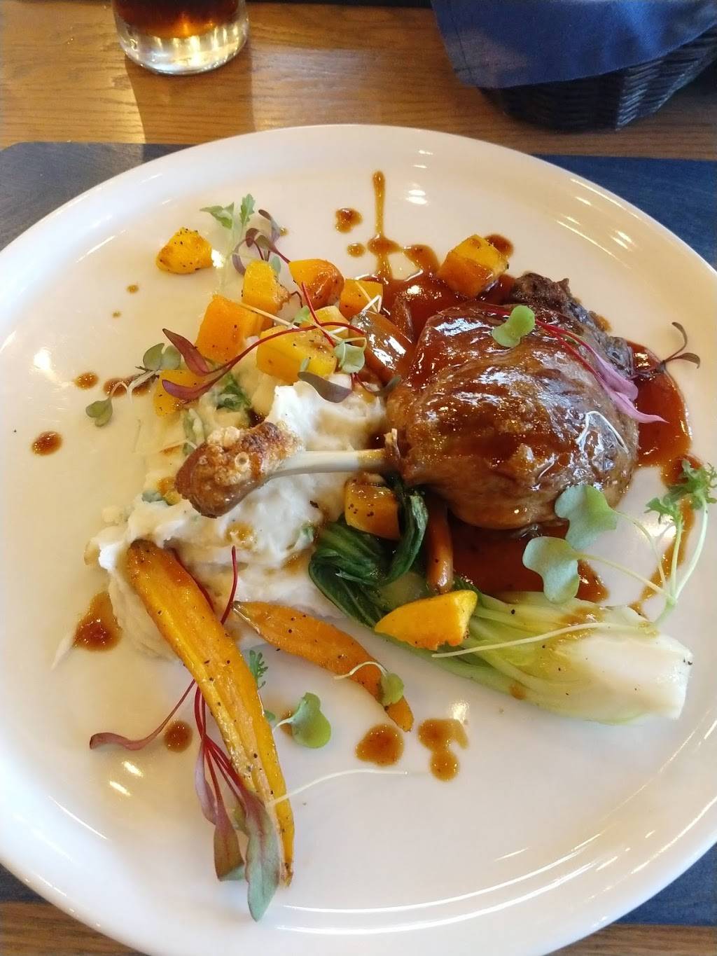 Le Greg Bistro & Bar | restaurant | 325 Avenue de Venise O, Venise-en-Québec, QC J0J 2K0, Canada | 4503901538 OR +1 450-390-1538