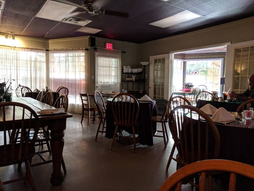 Purple Turnip | restaurant | 104 N Pendell Ave, Cleburne, TX 76033, USA | 8175586927 OR +1 817-558-6927