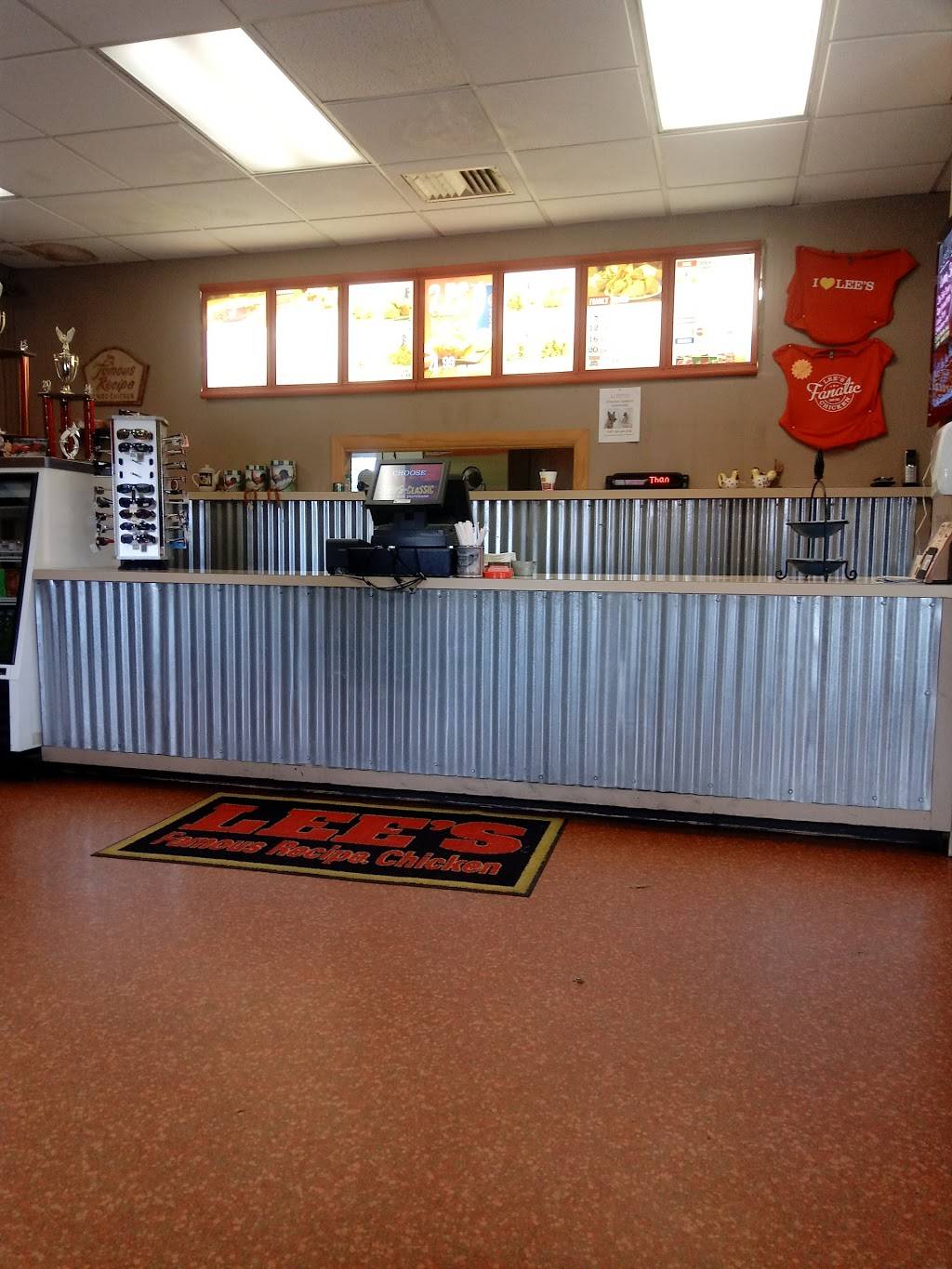 Lees Famous Recipe Chicken | restaurant | 119 Commercial Ave SW, New Philadelphia, OH 44663, USA | 3303391848 OR +1 330-339-1848