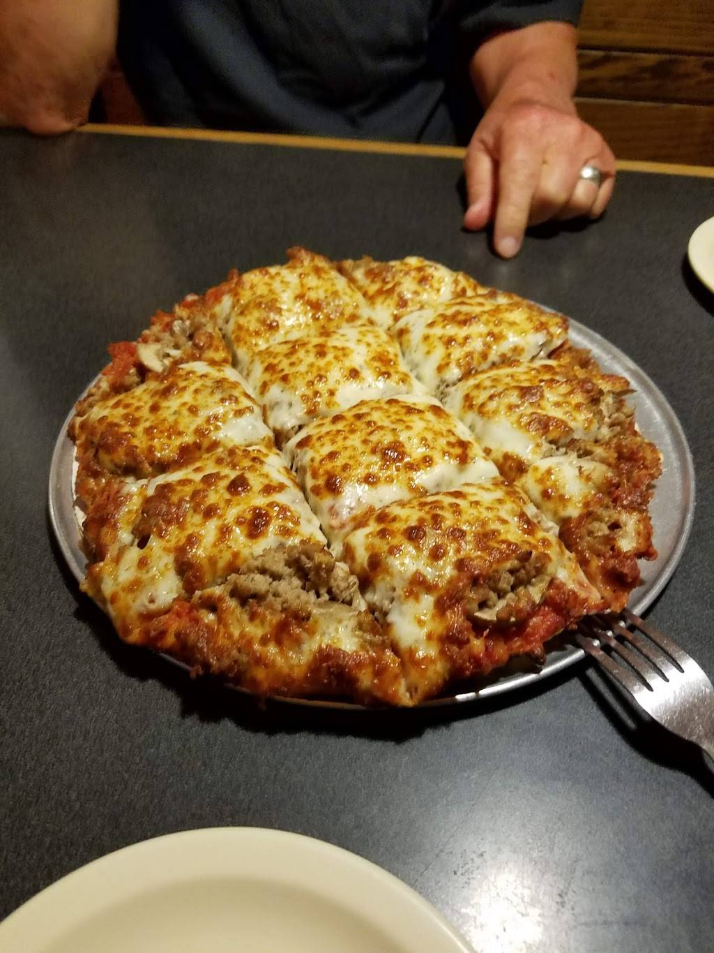 Pizza King | restaurant | 211 N Perkins St, Rushville, IN 46173, USA | 7659322212 OR +1 765-932-2212