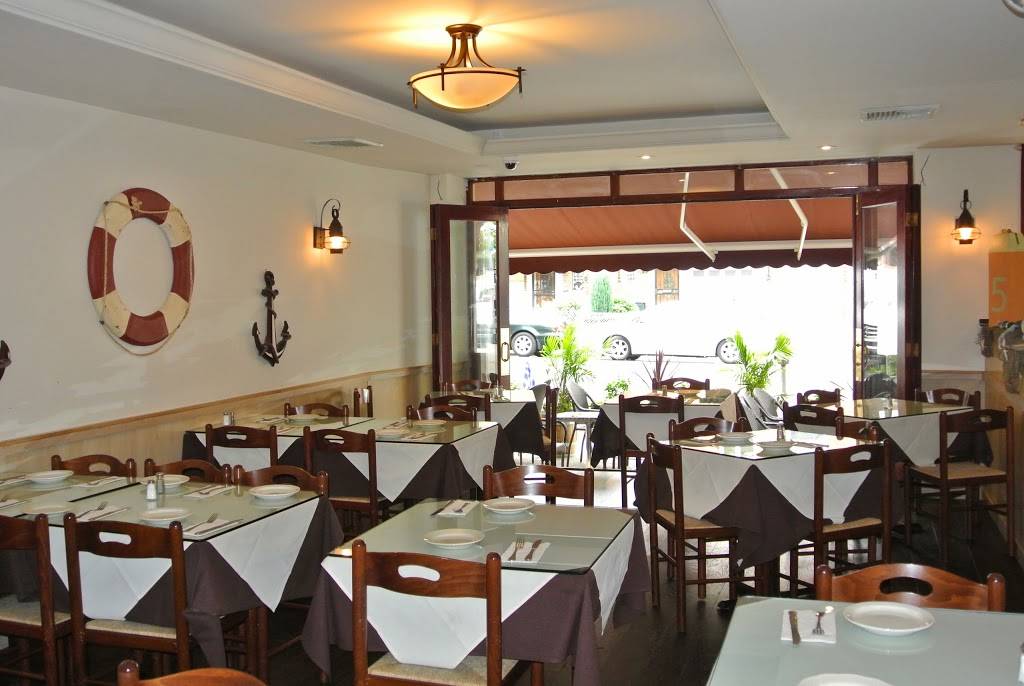 Tellys Taverna | restaurant | 28-13 23rd Ave, Astoria, NY 11105, USA | 7187289056 OR +1 718-728-9056