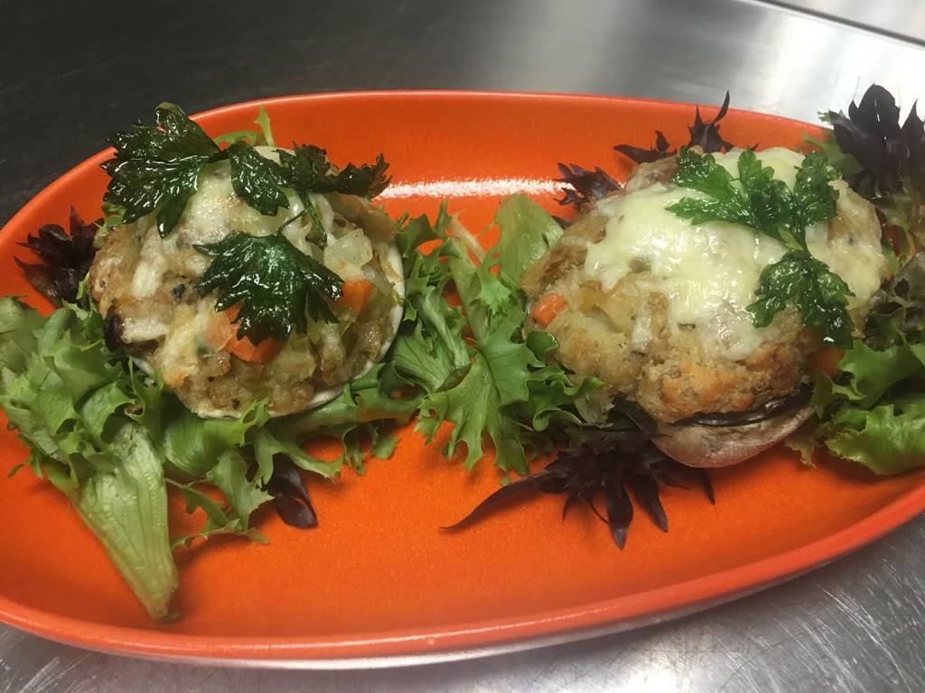 Mad Minnow Bar & Kitchen | restaurant | 554 Main St, Harwich Port, MA 02646, USA | 7742093977 OR +1 774-209-3977