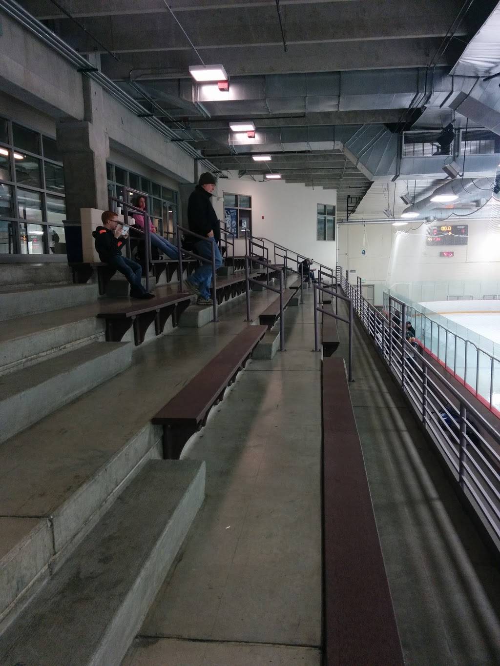 Edge Ice Arena | restaurant | 6623 S Ward St, Littleton, CO 80127, USA | 3034092222 OR +1 303-409-2222