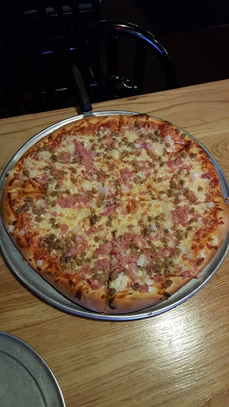 Hoops Pub & Pizza | restaurant | 1029, 516 Main St, Peoria, IL 61602, USA | 3096370525 OR +1 309-637-0525