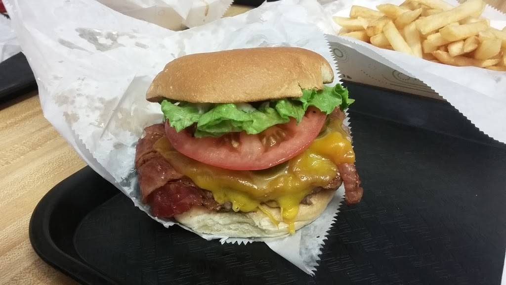 Brendas Burgers | restaurant | 124 S Main St, Scottville, MI 49454, USA | 2316130161 OR +1 231-613-0161