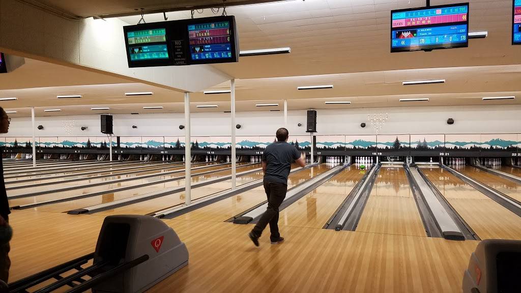 Town & Country Lanes | restaurant | 3500 River Rd N, Keizer, OR 97303, USA | 5033902221 OR +1 503-390-2221