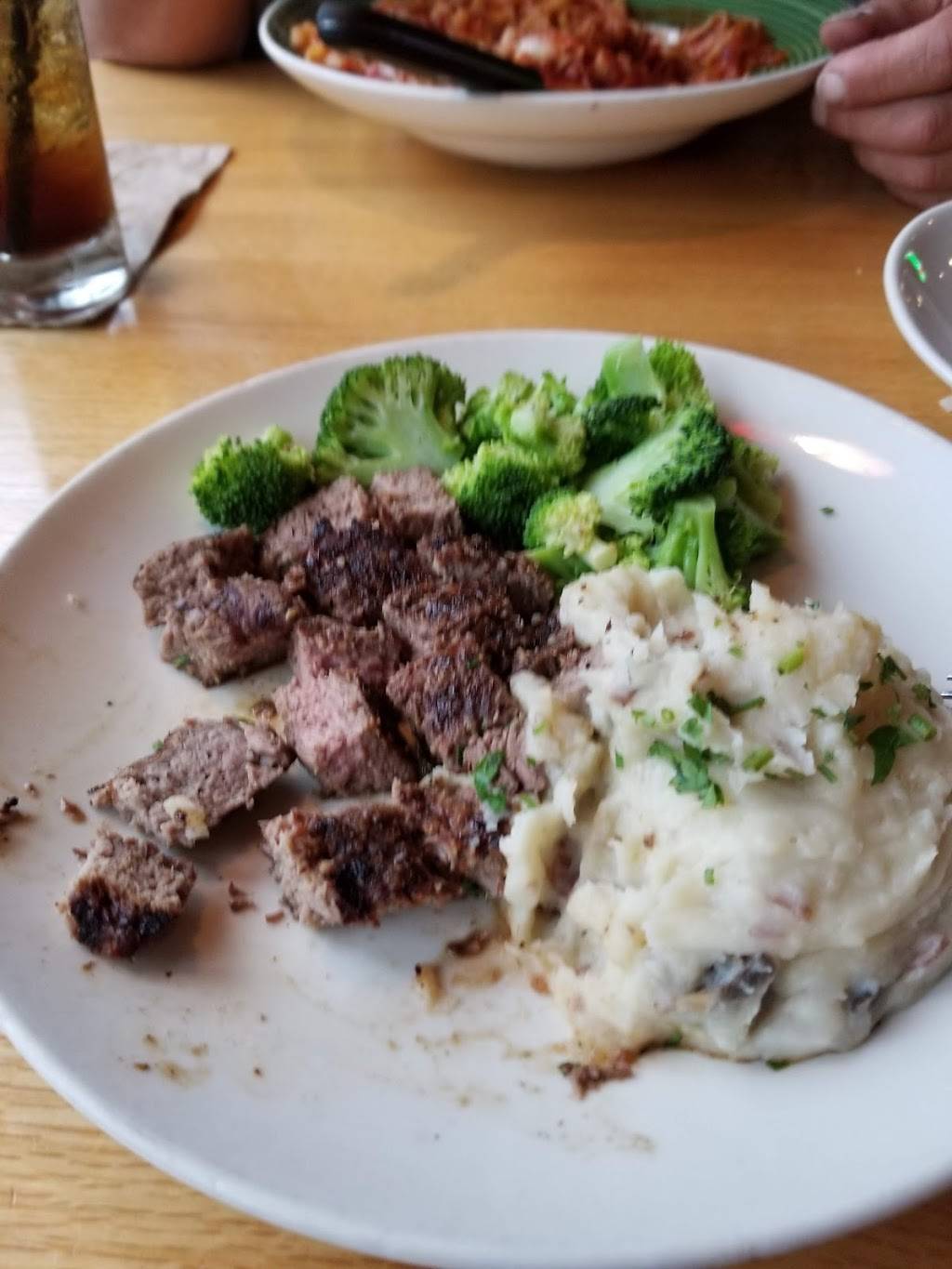 Applebees Grill + Bar | restaurant | 700 Consumer Square, Mays Landing, NJ 08330, USA | 6093839290 OR +1 609-383-9290